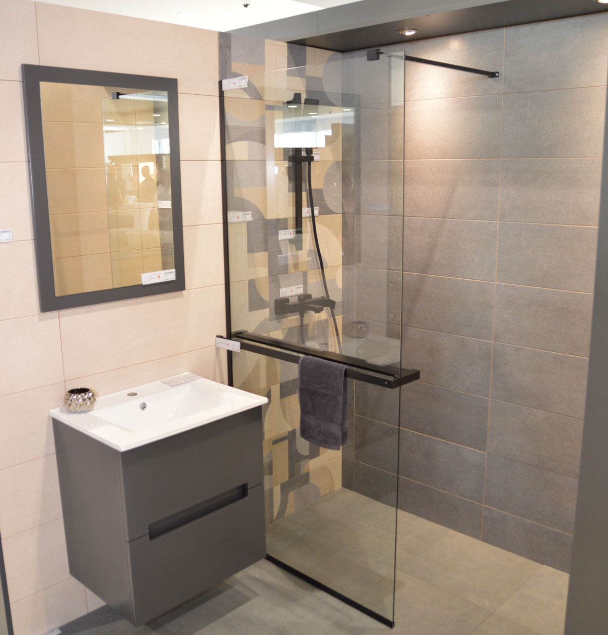 polica za tuš kabinu walk in crna