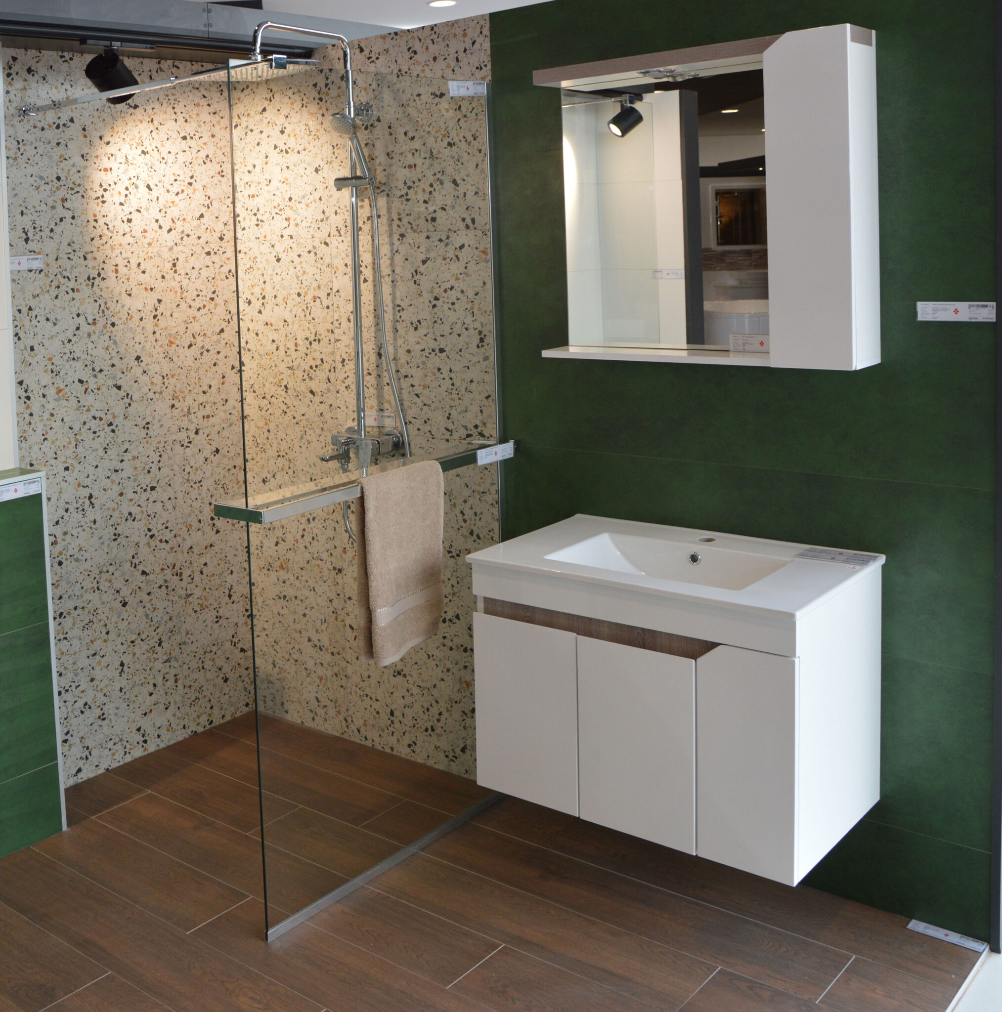 polica za tuš kabinu walk in hrom