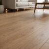 sk056__advanced-trend-oak-brown-d3128-1380x193x8mm-ac4-32-v4__product__20260903T072025 Drveni pod u modernoj dnevnoj sobi